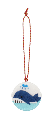 季節の提案商品「香りの根付　くじら」